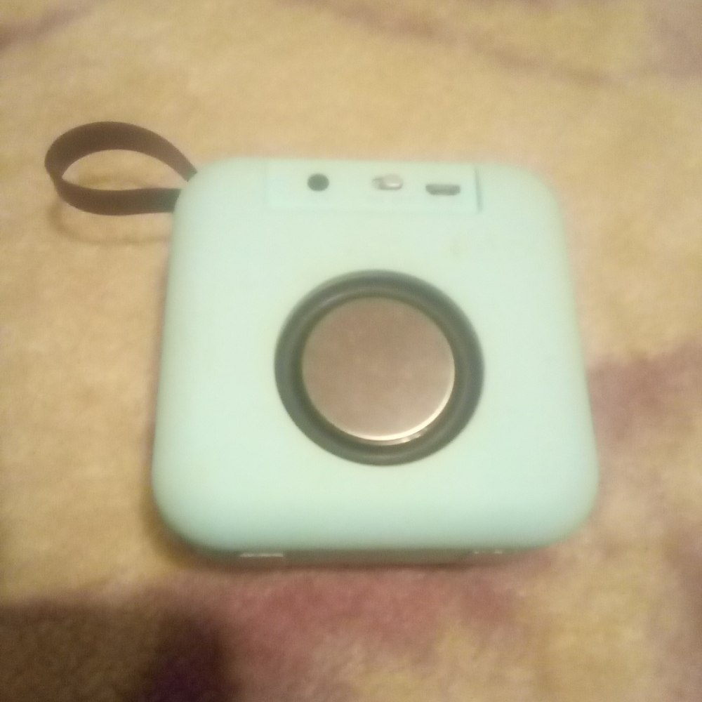 Mini square bluetooth speaker - Picture 2 of 3